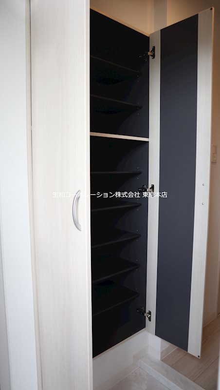エルアルコン 玄関