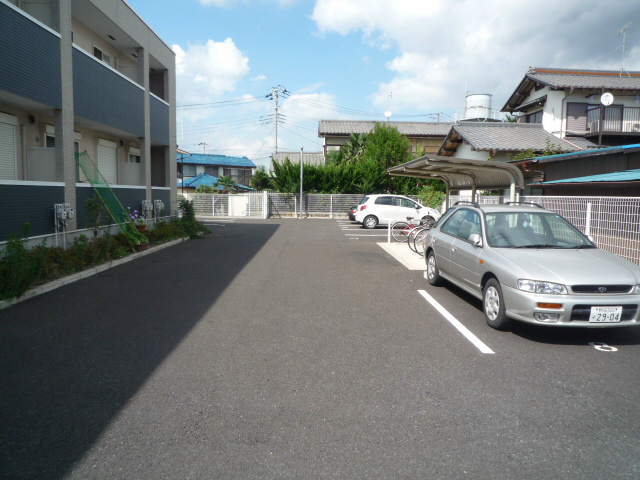ウィステリア シャトー 駐車場