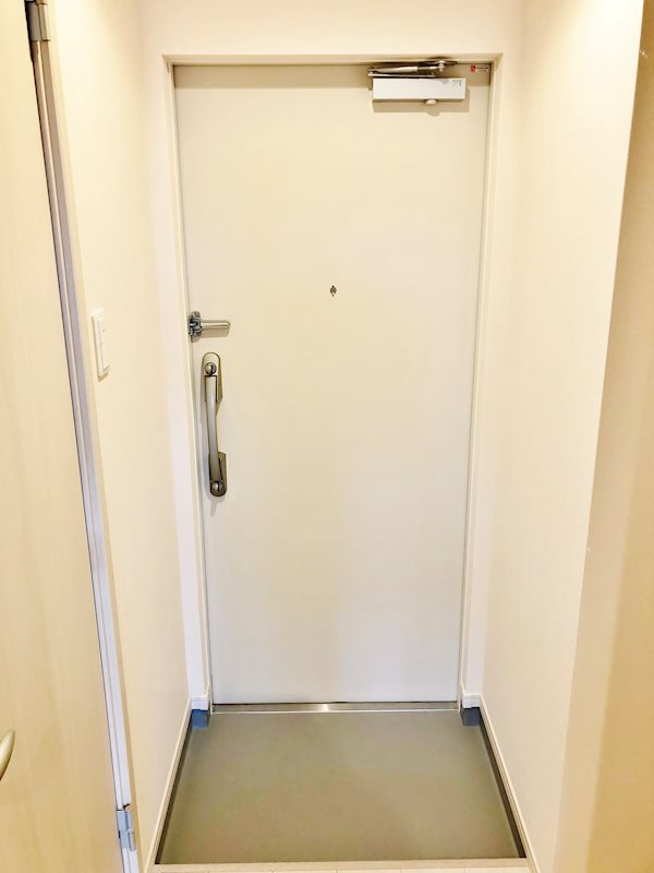 アールシティー 玄関