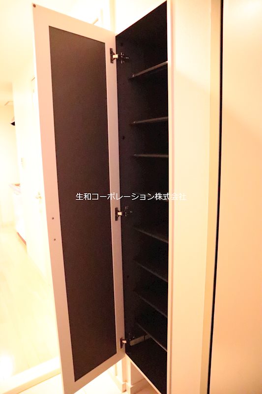 Mo-1(エムオーワン) 玄関