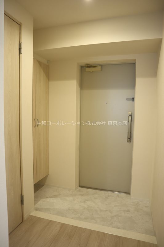 メゾンクラフト神田錦町 玄関