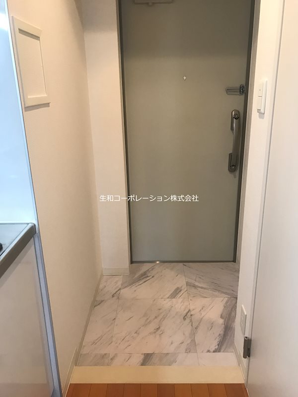 ニューボンデージ 玄関
