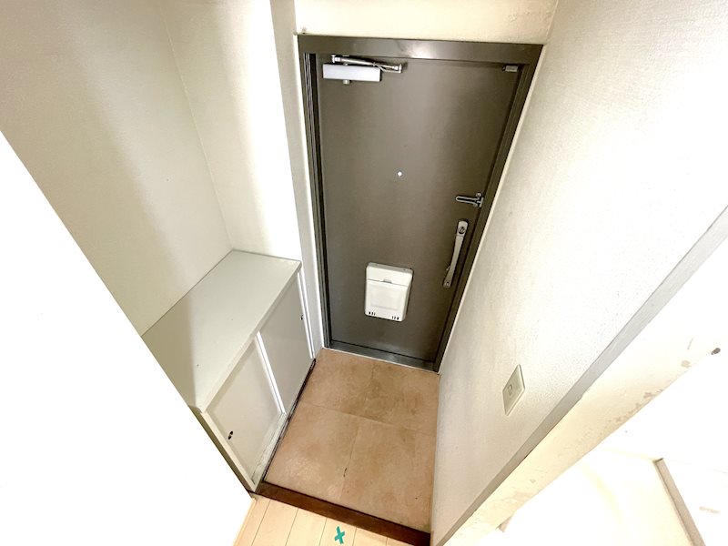 クローバーハイツ市岡 玄関