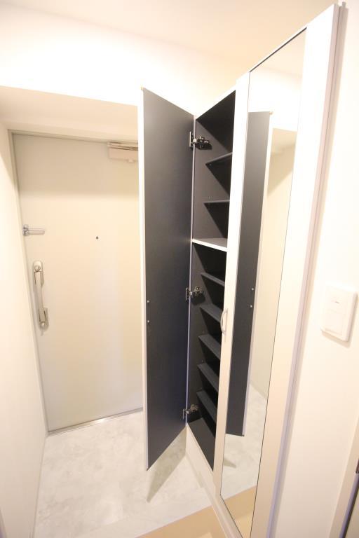 クレシェンテ月島 玄関