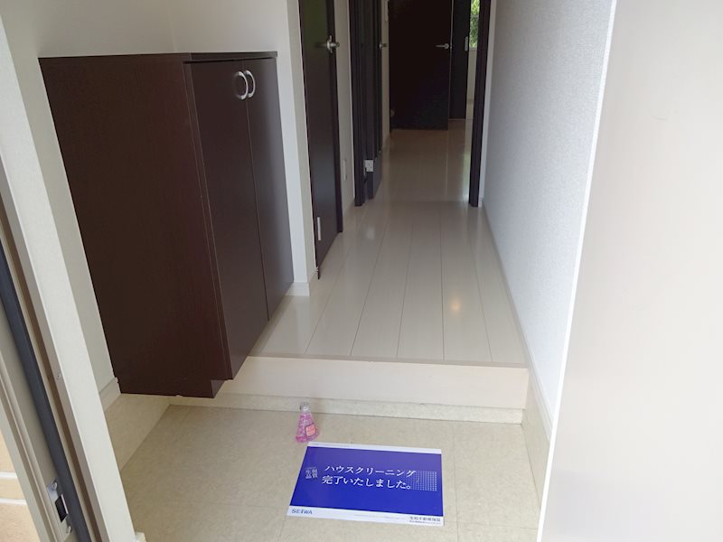グランディール八幡 玄関