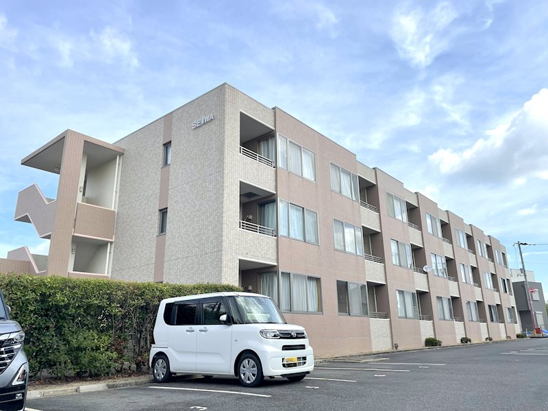 タイル張りのお洒落なマンションです