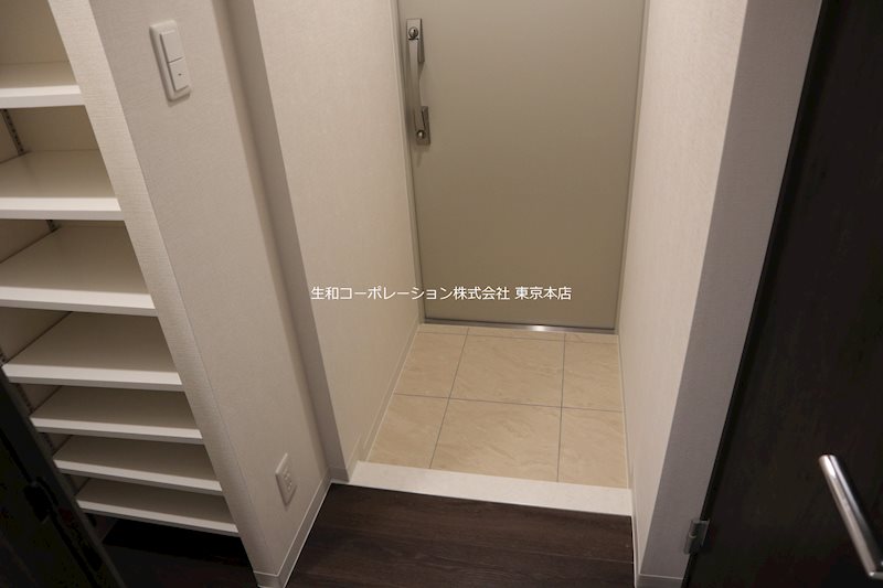 クローネ北千住 玄関