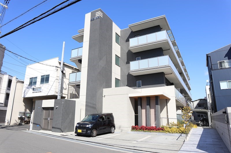 鉄筋コンクリート造4階建て