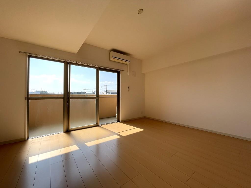 グランドアマレイⅦ番館 リビング