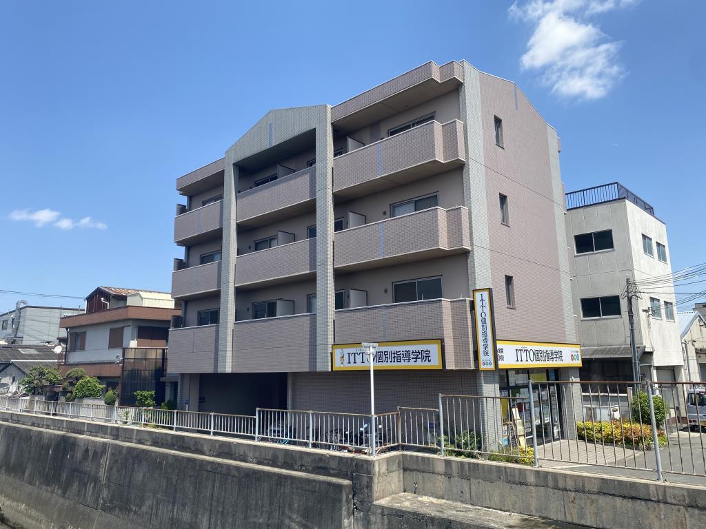 鉄筋コンクリート造4階建て