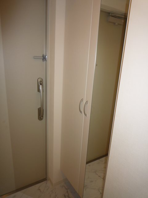 プラシード新町 玄関