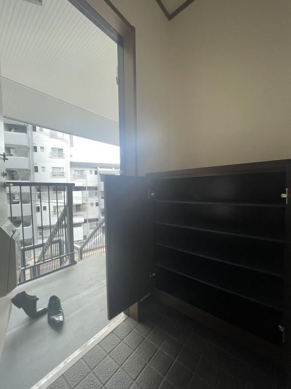 リーフレジデンス 西館 玄関