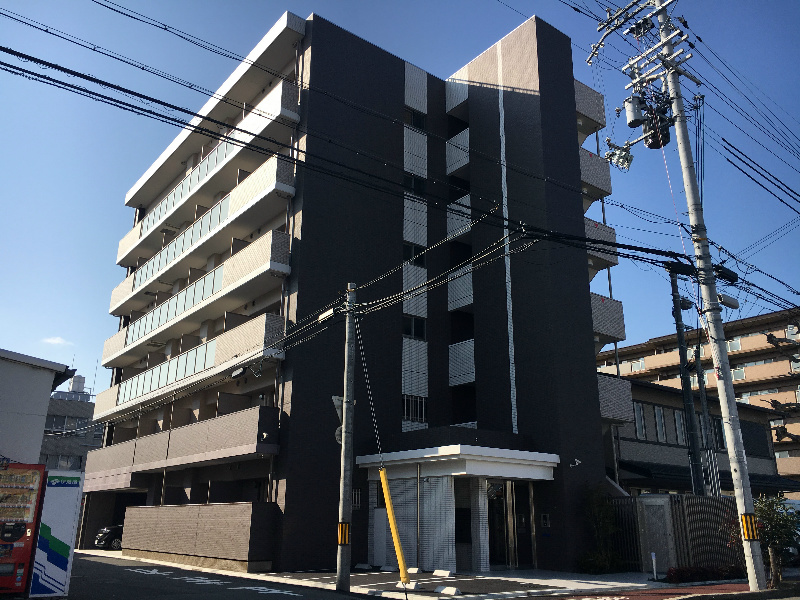 外壁タイル張りの鉄筋コンクリートマンション！