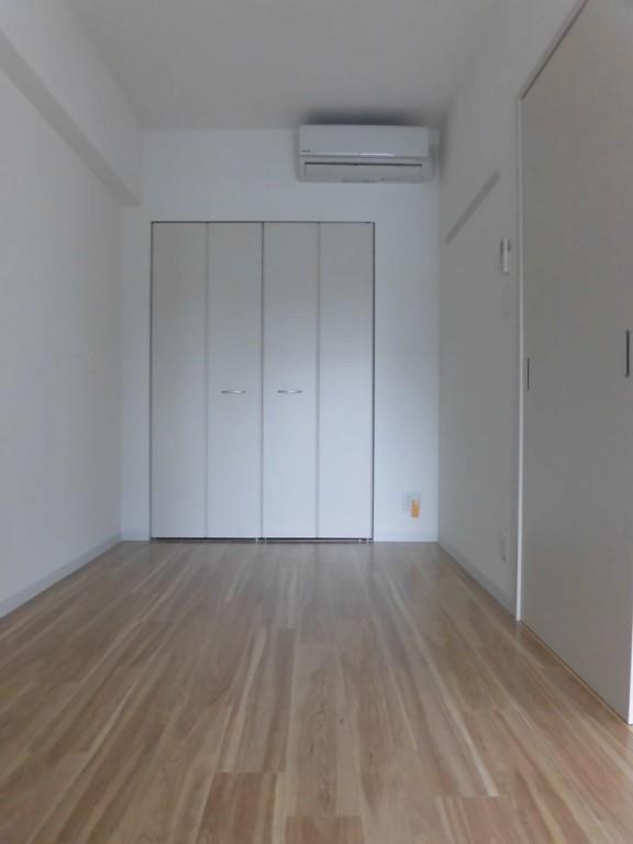 江坂 和 ベッドルーム