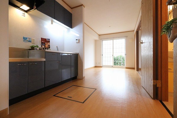 ソレイユ西向日A リビング