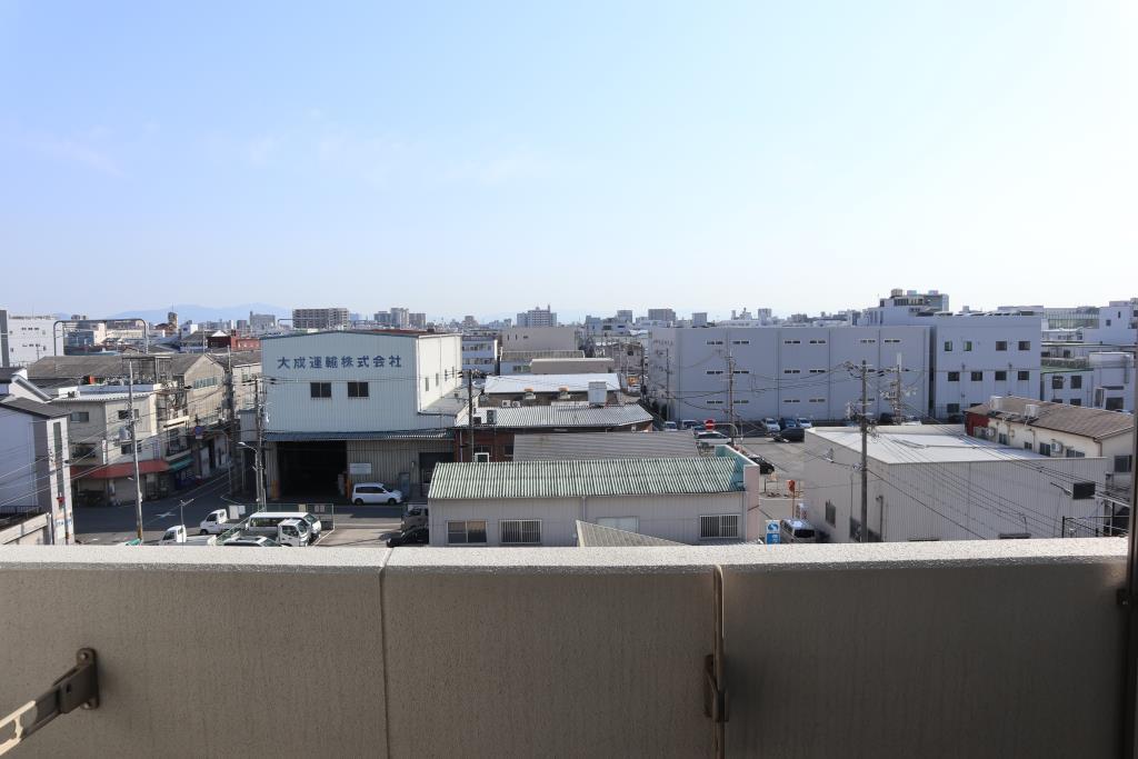 Art Pension高井田 ベランダ