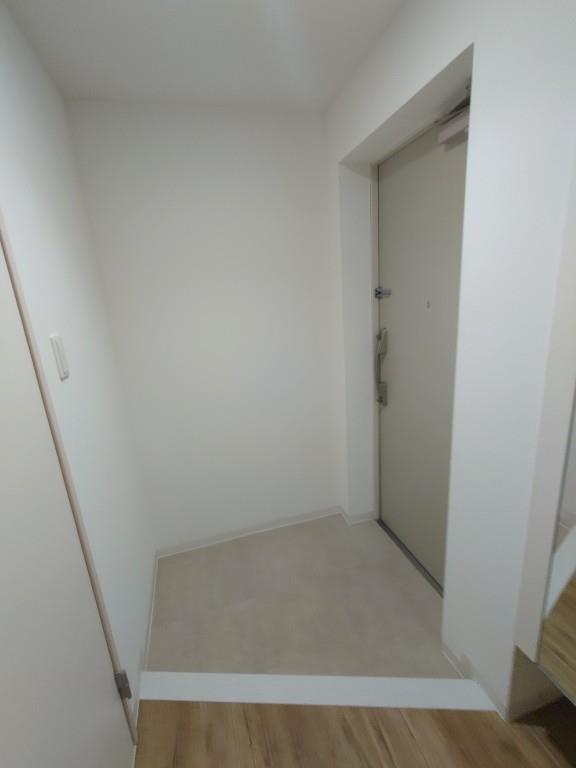 クリスタル丸の内 玄関