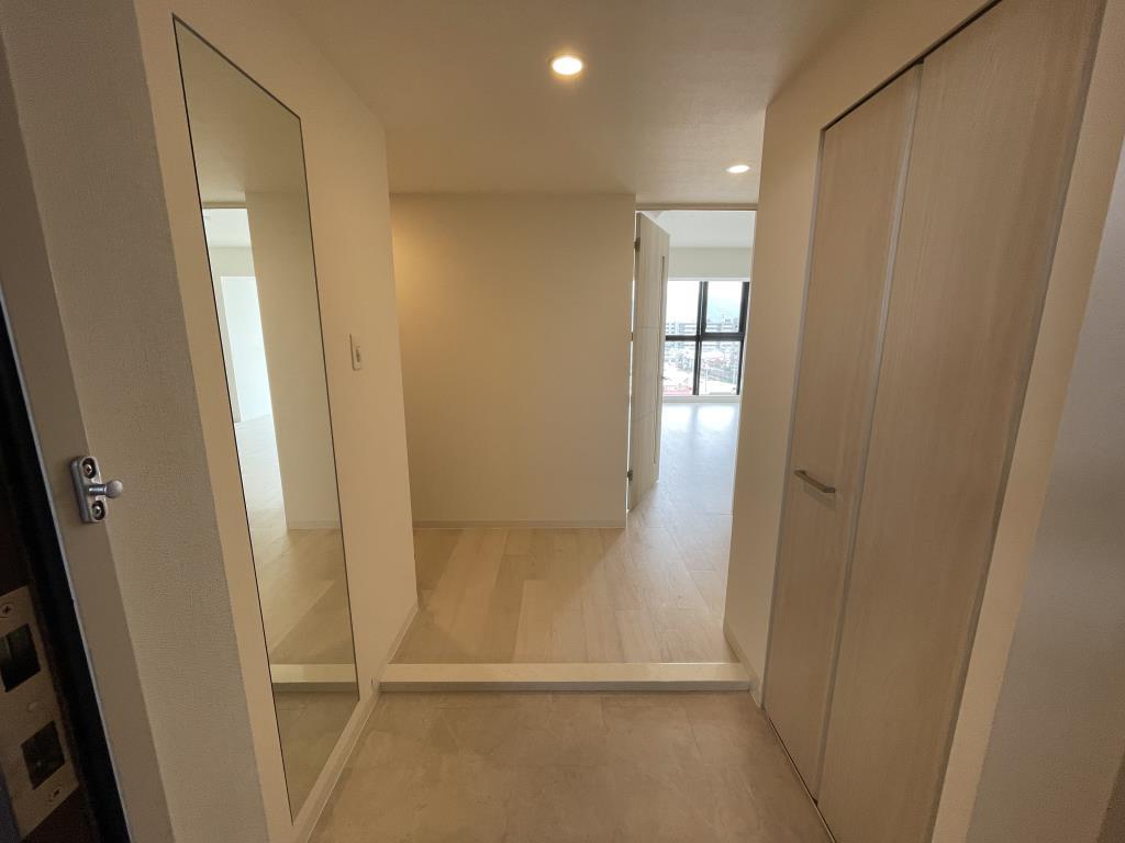 ラ・プリュス 玄関