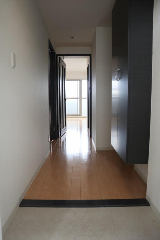 サクシード胤 玄関