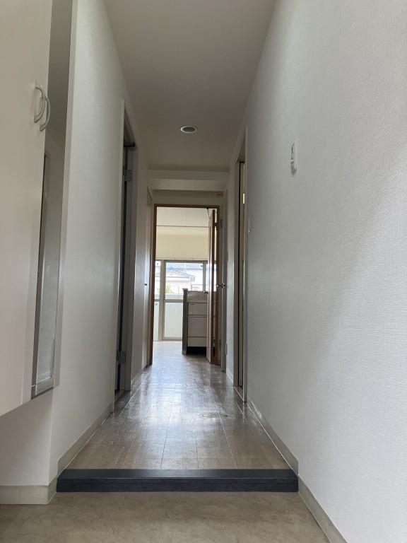 クレセントコート 玄関