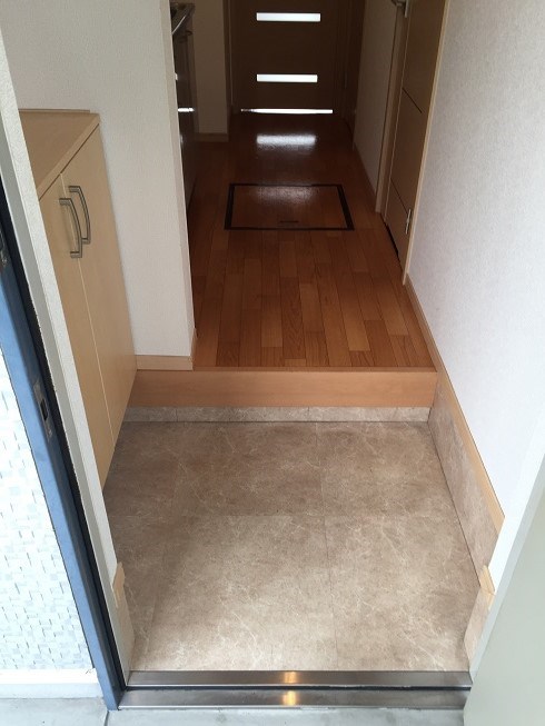 ノォア・フロッド 玄関