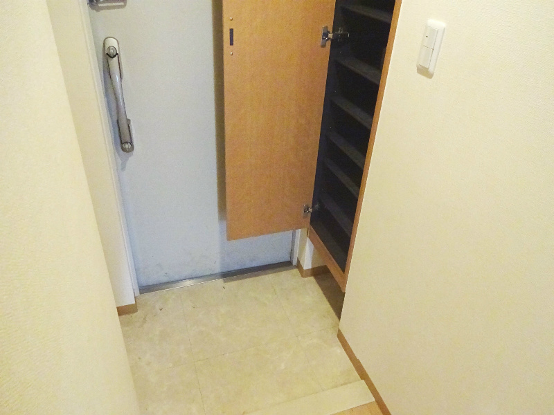 リブェール南茨木 玄関