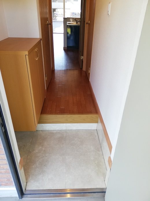 ｴｽﾎﾟｱｰﾙ泉 玄関