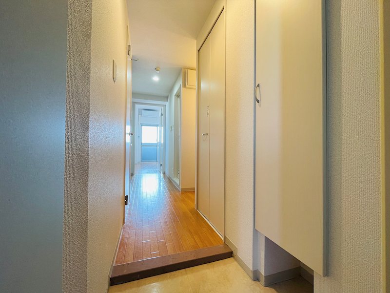 ルポルスタ湘南 玄関