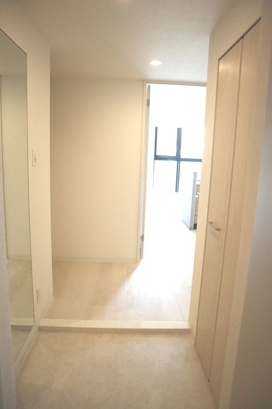 ラ・プリュス 玄関