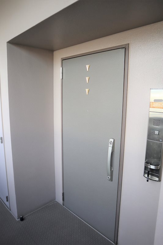 レジデンス八楽 玄関