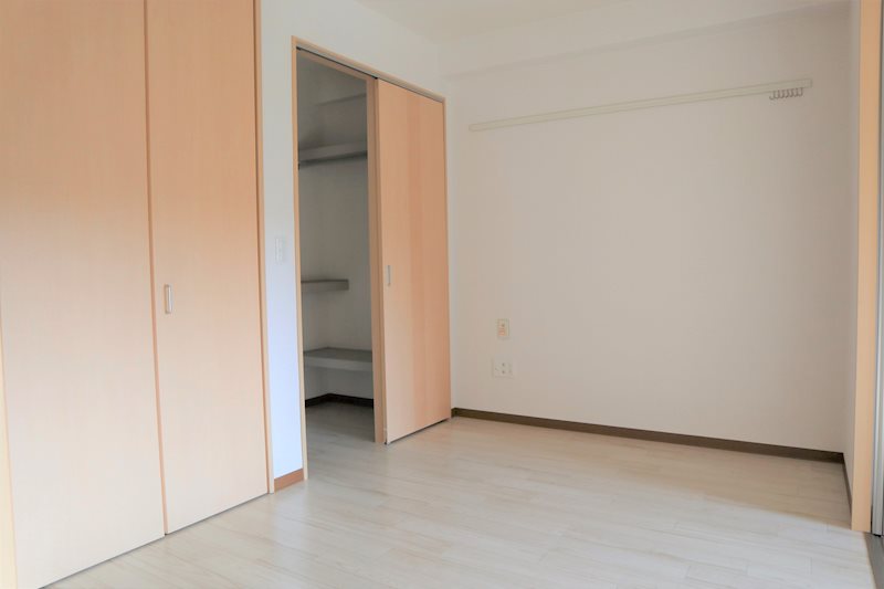 レジデンス八楽 ベッドルーム