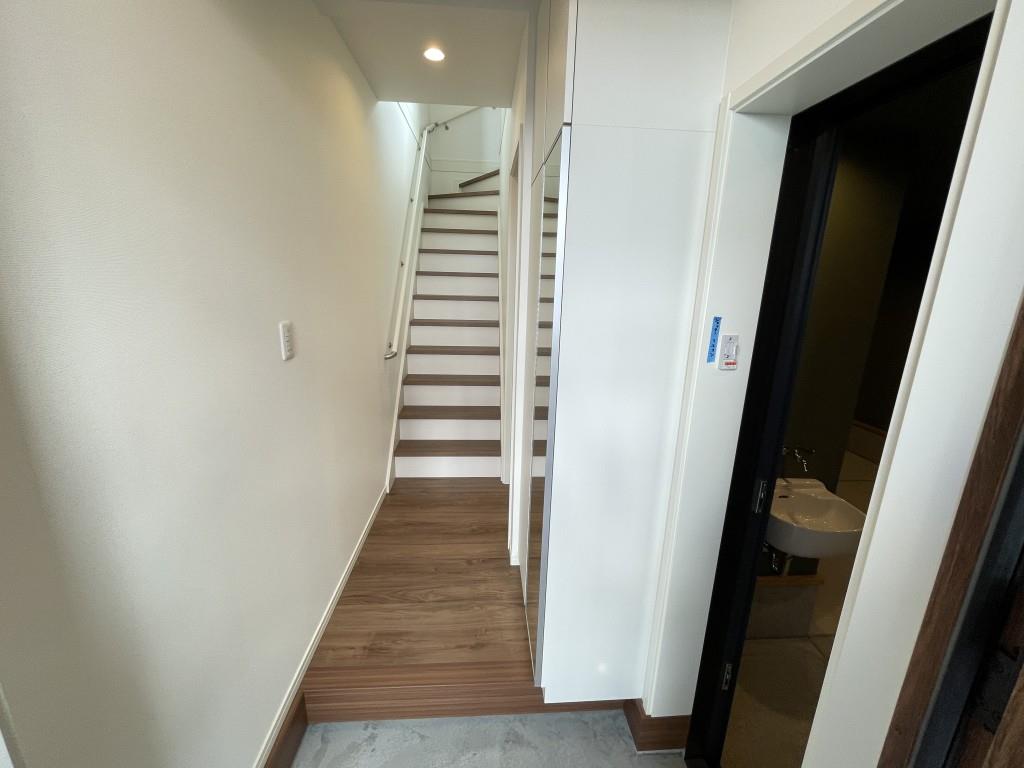 Individual関目(インディビジュアルセキメ) 玄関