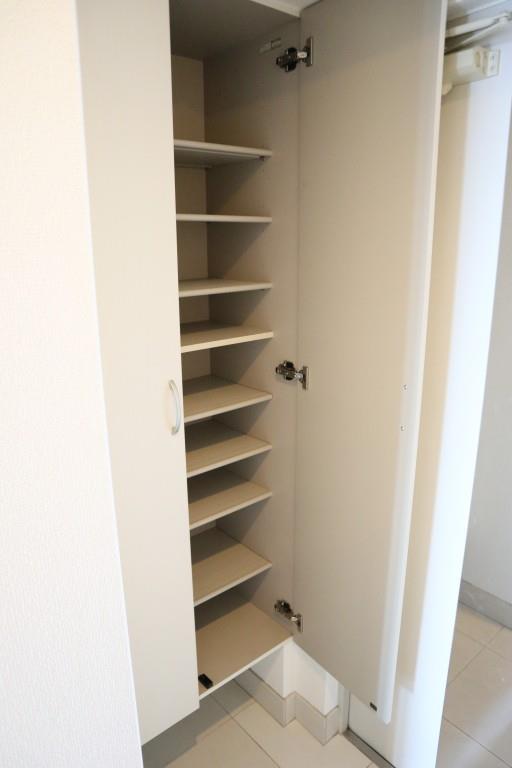 Art Pension高井田 玄関