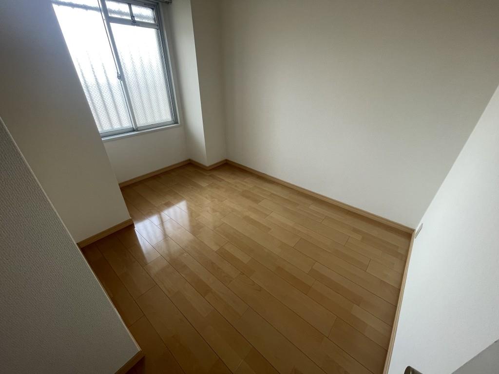 クローバーハイツ市岡 ベッドルーム