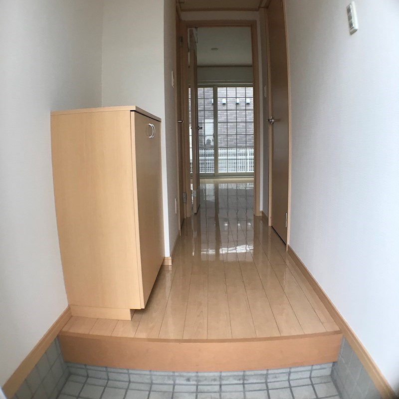 メゾンド北野 玄関