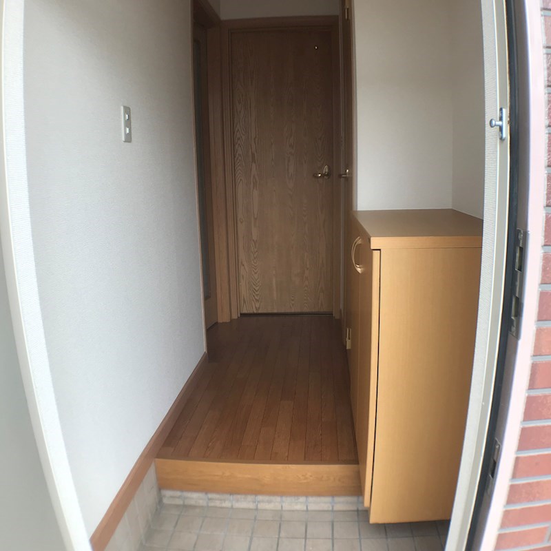 レフィナード 玄関