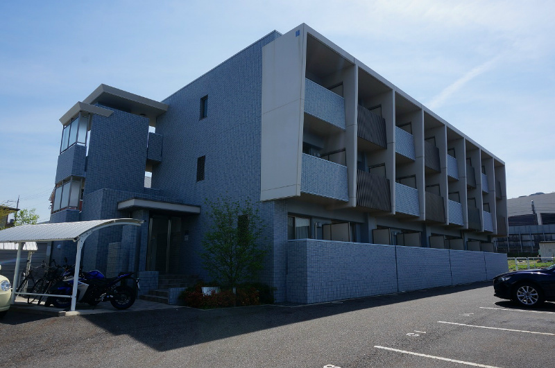 鉄筋コンクリート造3階建てマンション