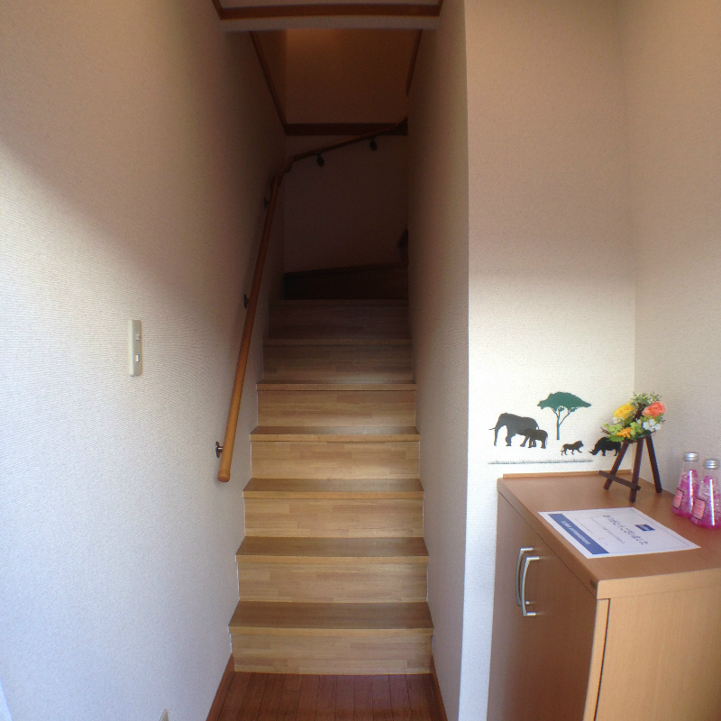 アドウェル弐番館 玄関