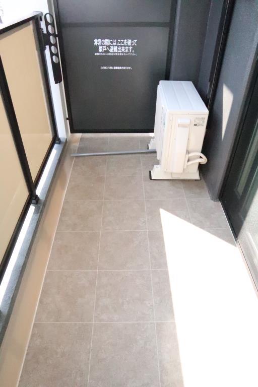 ヴィッラ アプリーレ 西新南 玄関