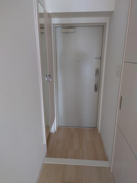 リアレクト白壁 玄関