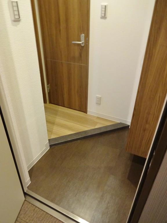 グランブルー高槻 玄関