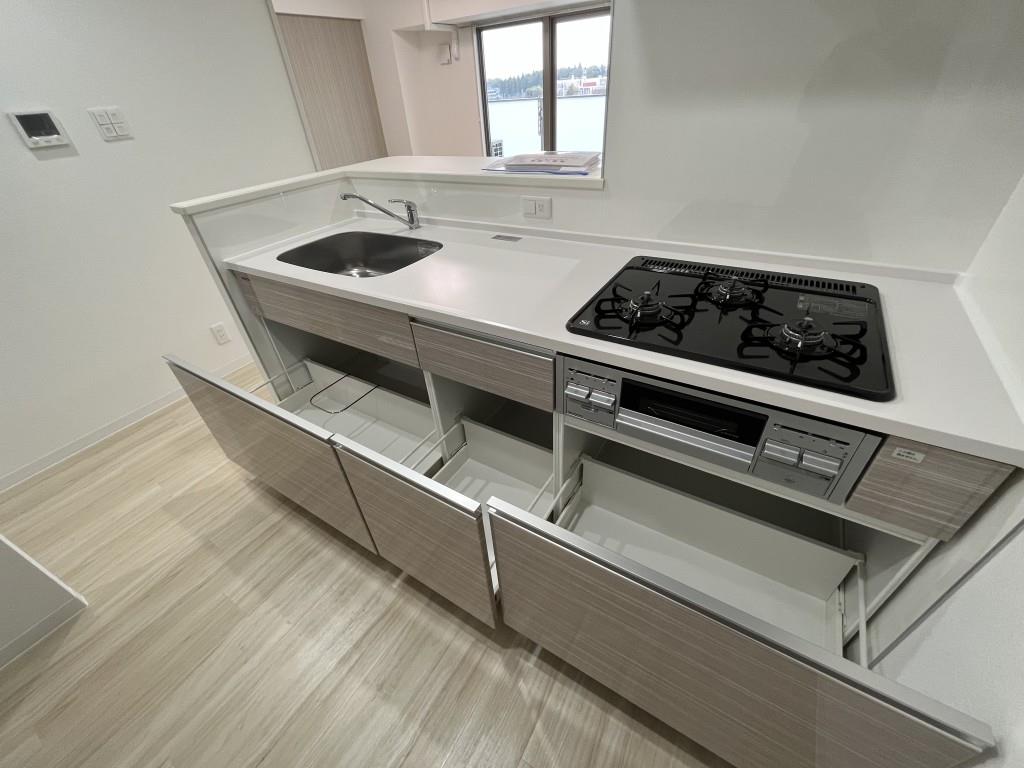 レヴィスタ名東 キッチン