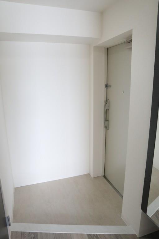 クリスタル丸の内 玄関