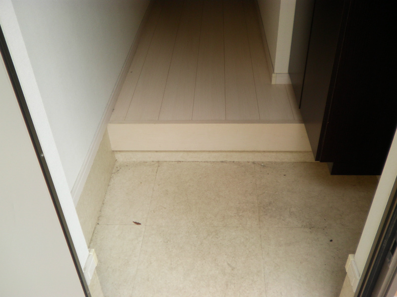 グランディール八幡 玄関