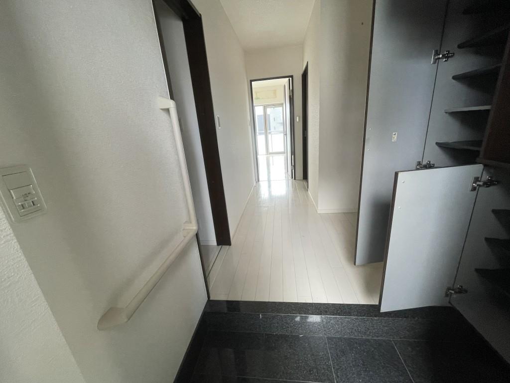 メゾンクラウン鷺洲 玄関