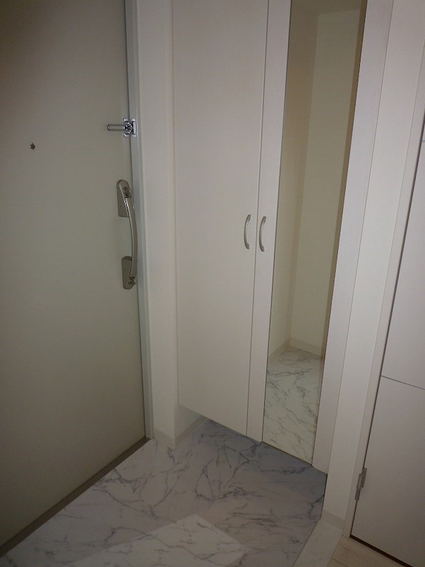 プラシード新町 玄関