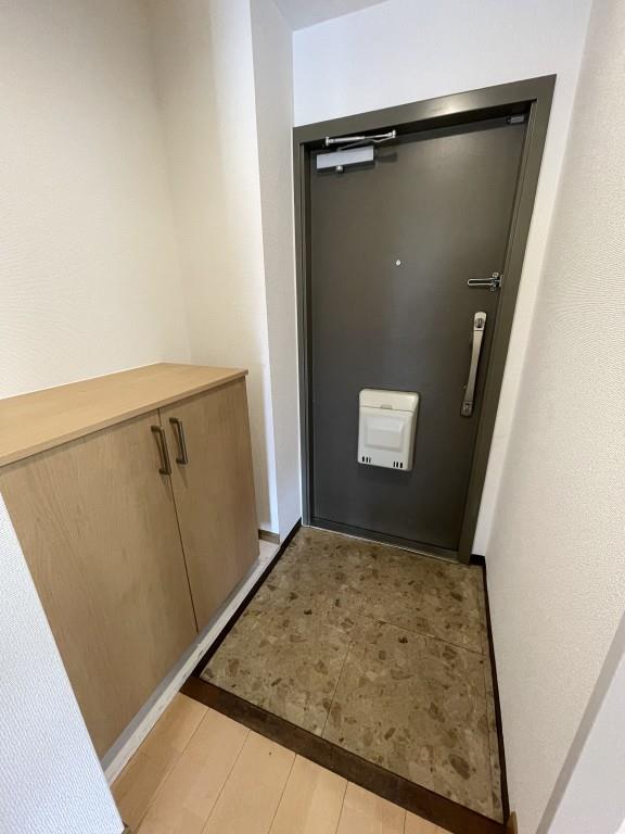 クローバーハイツ市岡 玄関