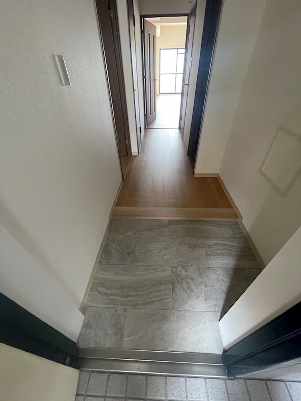 グレイスコート上本町 玄関