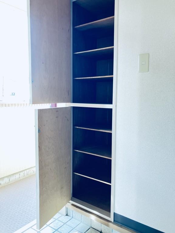 アドバンス二番館 玄関