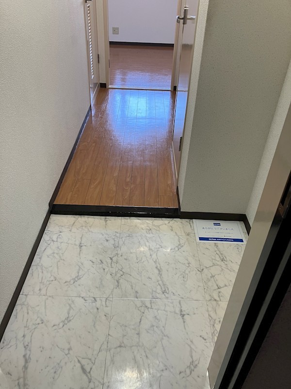 シャルマン・シェソワ 玄関